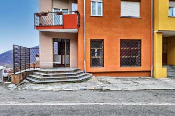 Foto Negozio a Casale Corte Cerro - Rif. 25803