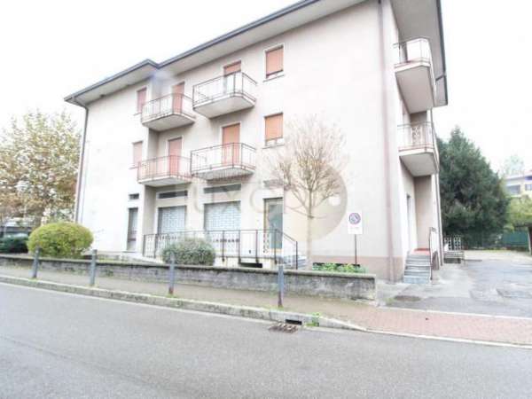 Foto Negozio di 1 locale con servizi a Sirtori