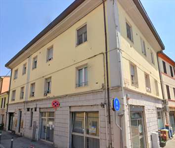 Foto Negozio in Vendita, 1 Locale, 100 mq, Forl�