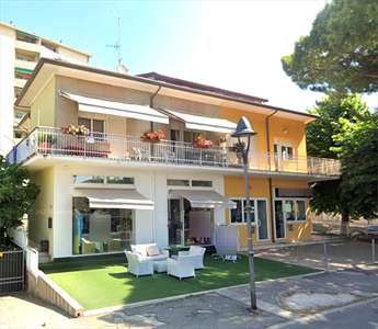 Foto Negozio in Vendita, 1 Locale, 86 mq, Riccione