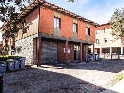Foto Negozio in Vendita, 1 Locale, 90 mq, Todi (Cappuccini)