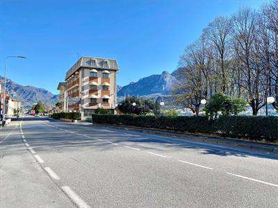 Foto Negozio in Vendita, 2 Locali, 110 mq, Pescate