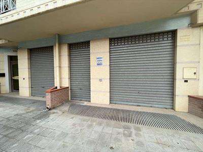 Foto Negozio in Vendita, 2 Locali, 260 mq, Canosa di Puglia