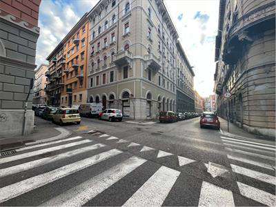 Foto Negozio in Vendita, 2 Locali, 30 mq, Trieste