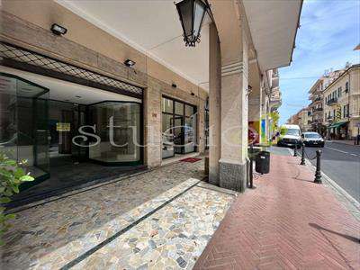 Foto Negozio in Vendita, 3 Locali, 75 mq, Bordighera