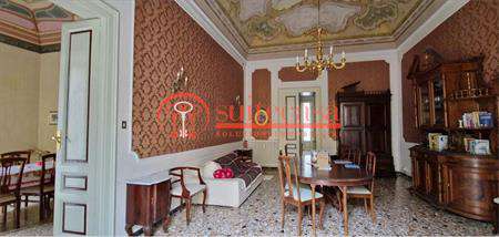 Foto Negozio in Vendita, 6 Locali, 275 mq, Trani (Centro)