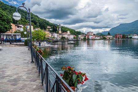 Foto Negozio in Vendita, pi� di 6 Locali, 250 mq, Porto Ceresio