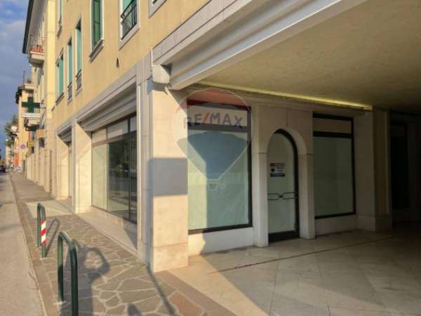 Foto Negozio in vendita a Belluno, Centro