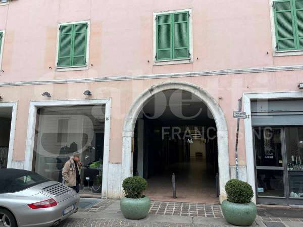 Foto Negozio in Vendita a Brescia