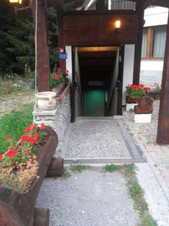 Foto Negozio in vendita a Cesana Torinese - 3 locali 530mq