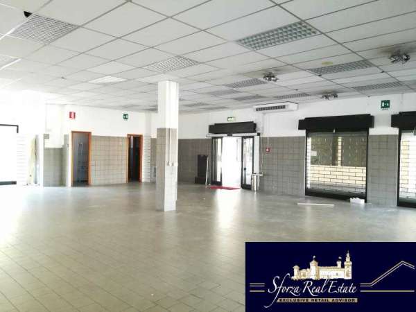 Foto Negozio in Vendita a Corsico Piazza Europa
