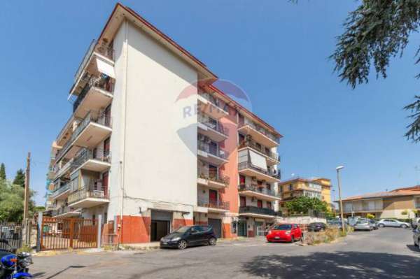 Foto Negozio in vendita a Gravina di Catania