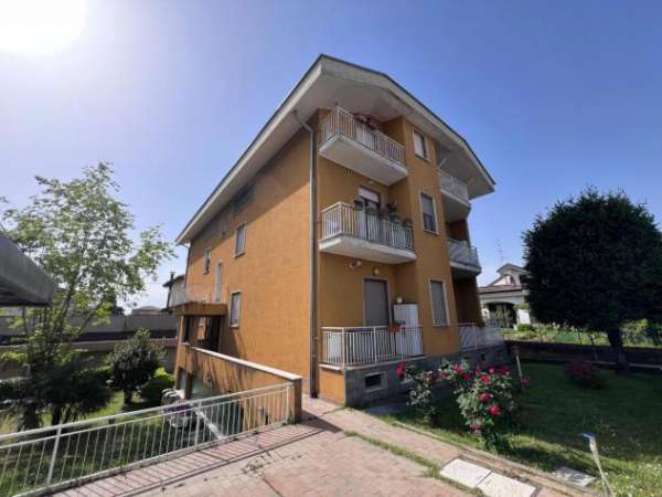 Foto Negozio in vendita a Lainate - 2 locali 147mq