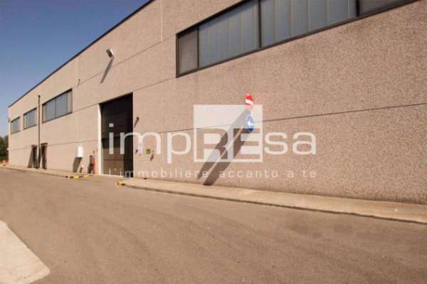 Foto Negozio in vendita a Mogliano Veneto - 1 locale 598mq