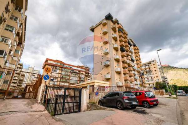 Foto Negozio in vendita a Palermo - 1 locale 749mq