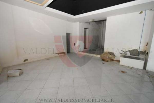 Foto Negozio in vendita a Poggibonsi 100 mq  Rif: 1087017