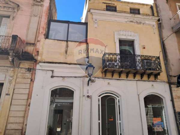 Foto Negozio in vendita a Vittoria