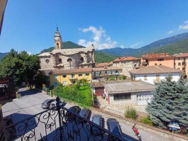 Foto NEL CENTRO DI GARESSIO IN BELLISSIMA PALAZZINA  D�EPOCA