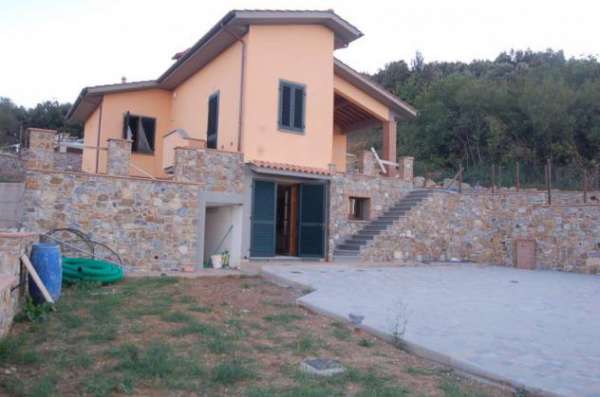 Foto Nibbiaia - Rif. R0243. Nuova costruzione indipendente, composta da: al piano terra soggiorno con angolo cottura, due camere, bagno, ripostiglio e sopp