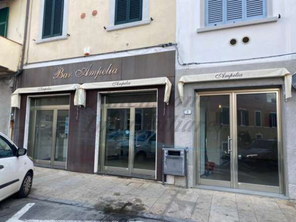 Foto Oltre 3 vetrine in vendita a Rosignano Marittimo