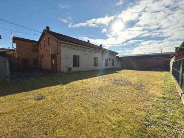 Foto Palazzina commerciale in vendita a Reggio Emilia - 7 locali 400mq