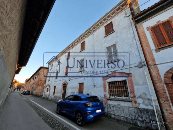 Foto PALAZZINA CON SEI APPARTAMENTI E GARAGE IN CENTRO LIBERA SUBITO
