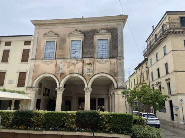 Foto Palazzo - Stabile in Vendita a Cologna Veneta