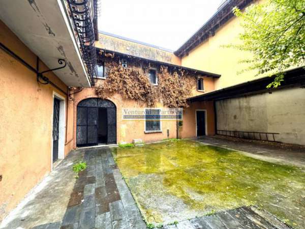 Foto Palazzo - Stabile in Vendita a Lonato del Garda Lonato - Centro
