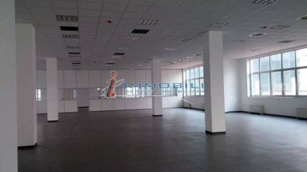 Foto Palazzo - Stabile in Vendita a Milano Barona