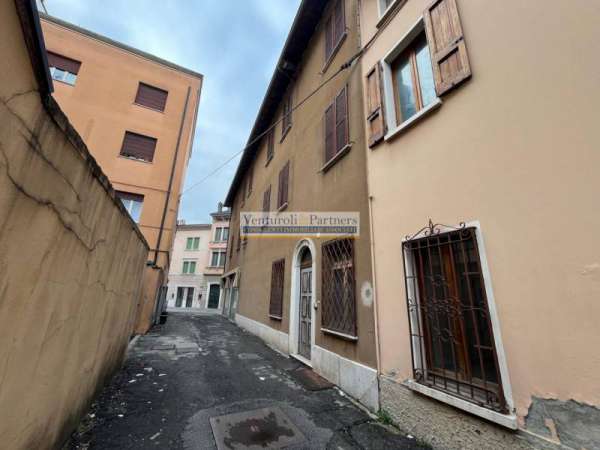 Foto Palazzo - Stabile in Vendita a Montichiari