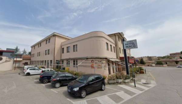 Foto Palazzo / Stabile di 2015 m con pi� di 5 locali in vendita a Castelfidardo