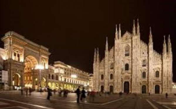 Foto Palazzo / Stabile di 2500 m con pi� di 5 locali in vendita a Milano