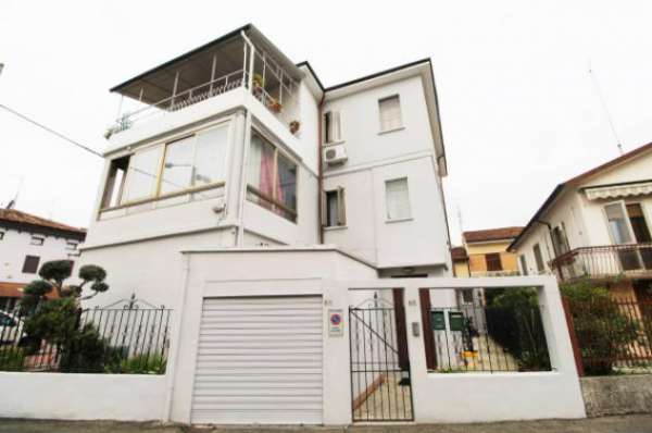 Foto Palazzo / Stabile di 335 m con pi� di 5 locali in vendita a Vicenza