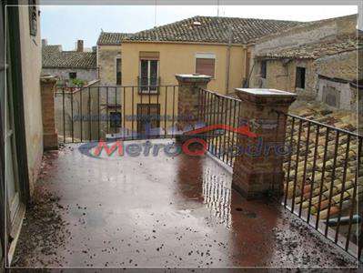 Foto Palazzo in Vendita, 6 Locali, pi� di 6 Camere, 350 mq (CANICATTI