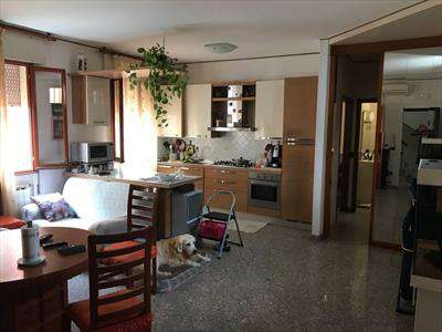 Foto Palazzo in Vendita, pi� di 6 Locali, 210 mq (CHIOGGIA SOTTOMARIN