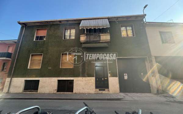 Foto Palazzo in vendita a Baranzate