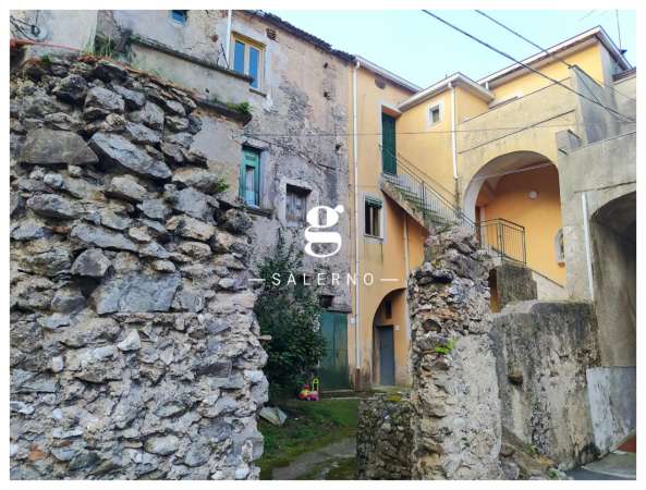 Foto Palazzo in vendita a Giffoni Sei Casali
