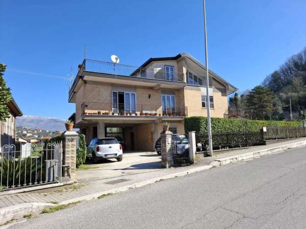Foto Palazzo in vendita a Isola Del Liri