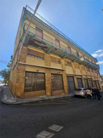 Foto Palazzo in vendita a Lentini - 21 locali 1600mq