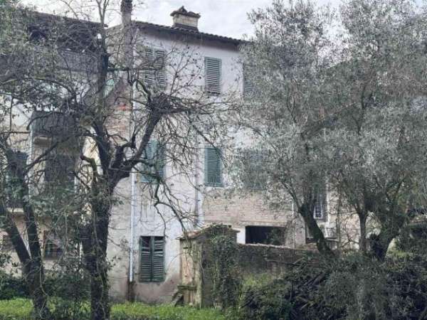 Foto Palazzo in vendita a Montespertoli - 13 locali 393mq