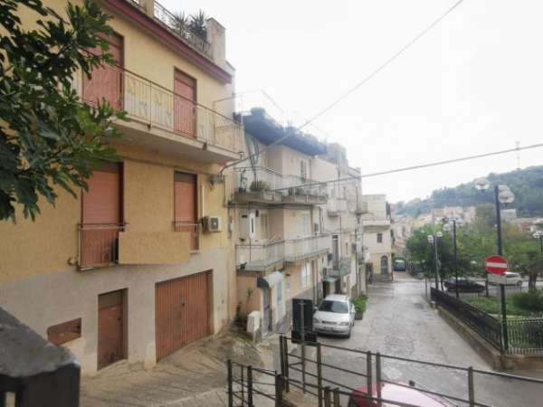 Foto Palazzo in vendita a Regalbuto - 258mq
