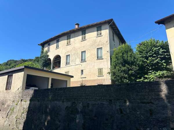 Foto Palazzo in vendita a Tavernerio