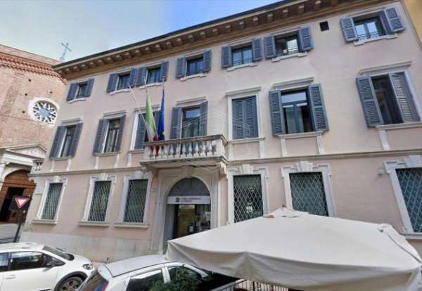 Foto Palazzo in vendita a Verona - 10 locali 2900mq