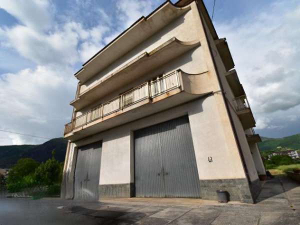 Foto Palazzo in Via delle Acacie