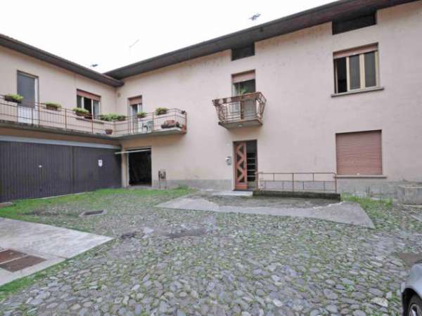 Foto Palazzo in Via Provinciale
