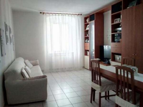 Foto Pentalocale in vendita a Carrara