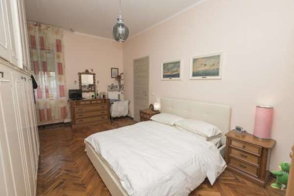 Foto Pentalocale in vendita a Genova