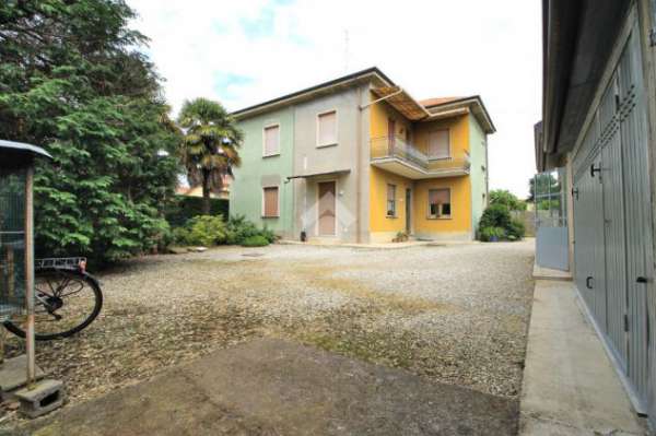 Foto Perticato - Ampia villa singola