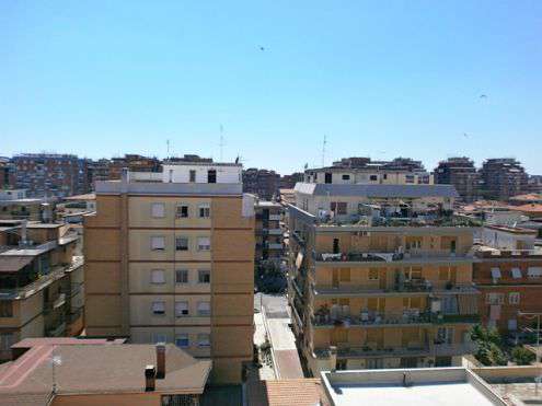 Foto pomezia centro piano alto ristrutturato