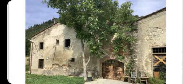 Foto PONTASSIEVE PRESSI VENDESI CASA RURALE DI 396 MQ